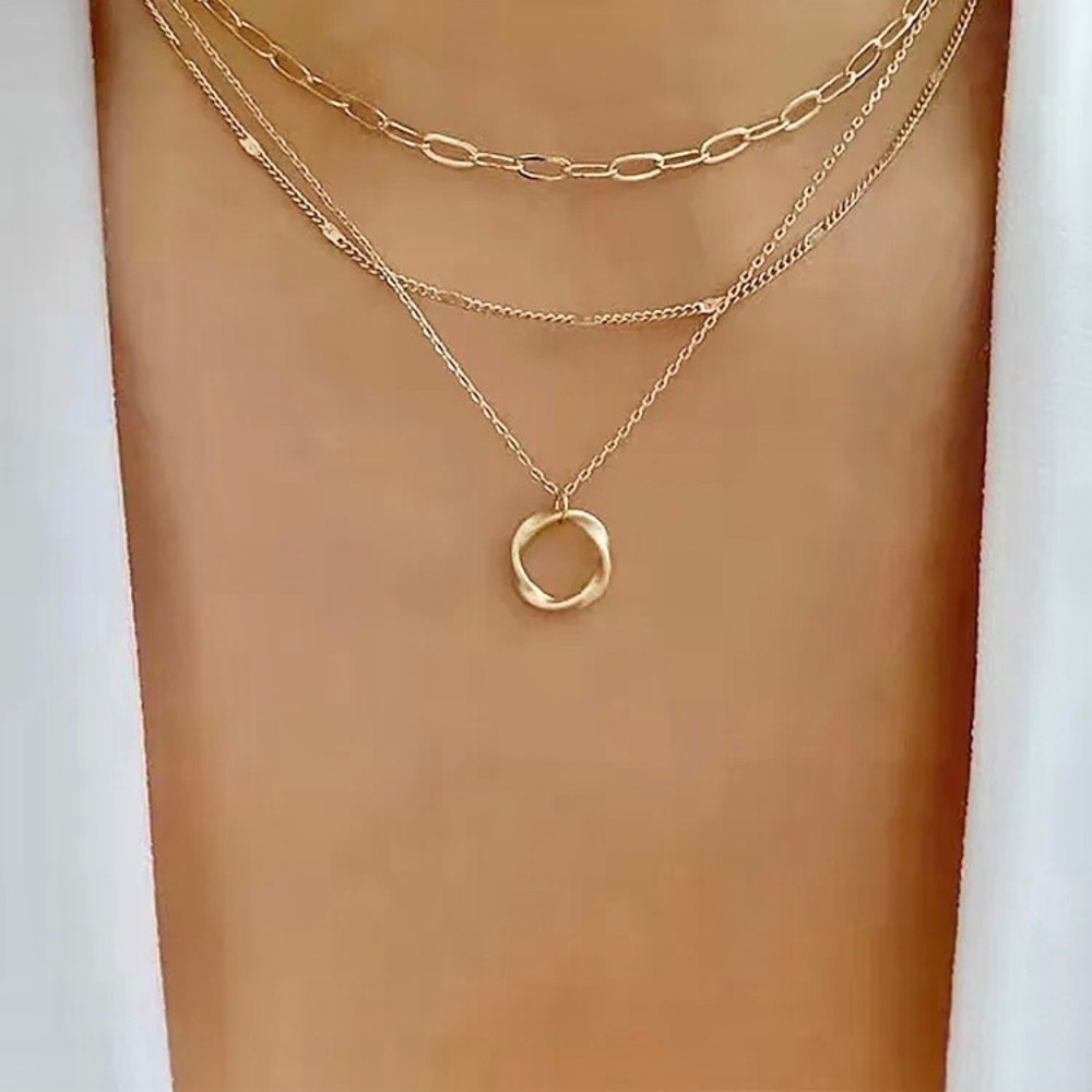 ✨NWT✨ Brand NEW Super Cute & Trendy, Gold Tone, Fashion Layered Necklace!